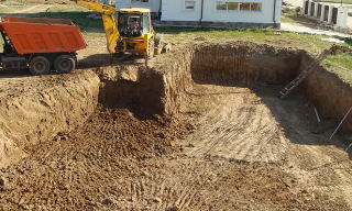 Рытье котлованов под фундамент в Нижневартовске – цена от 2592 руб. за м3 | 2Землекопа-Нжт