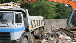 Вывоз строительного мусора с участка в Нижневартовске недорого от 1555 руб. | 2Землекопа-Нжт